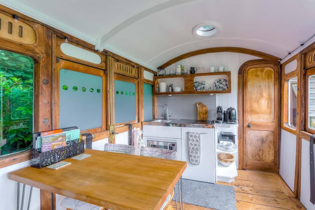 Railway Carriage With Tennis Court! Holiday home Walberton